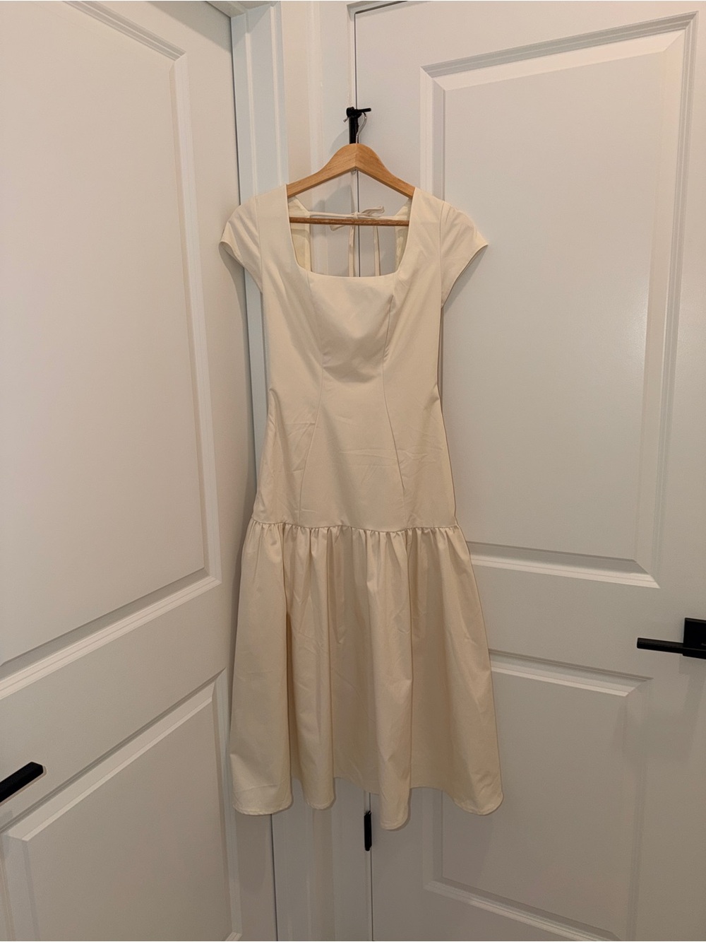 Women’s Cream Square-Neck Cap Sleeve Dress